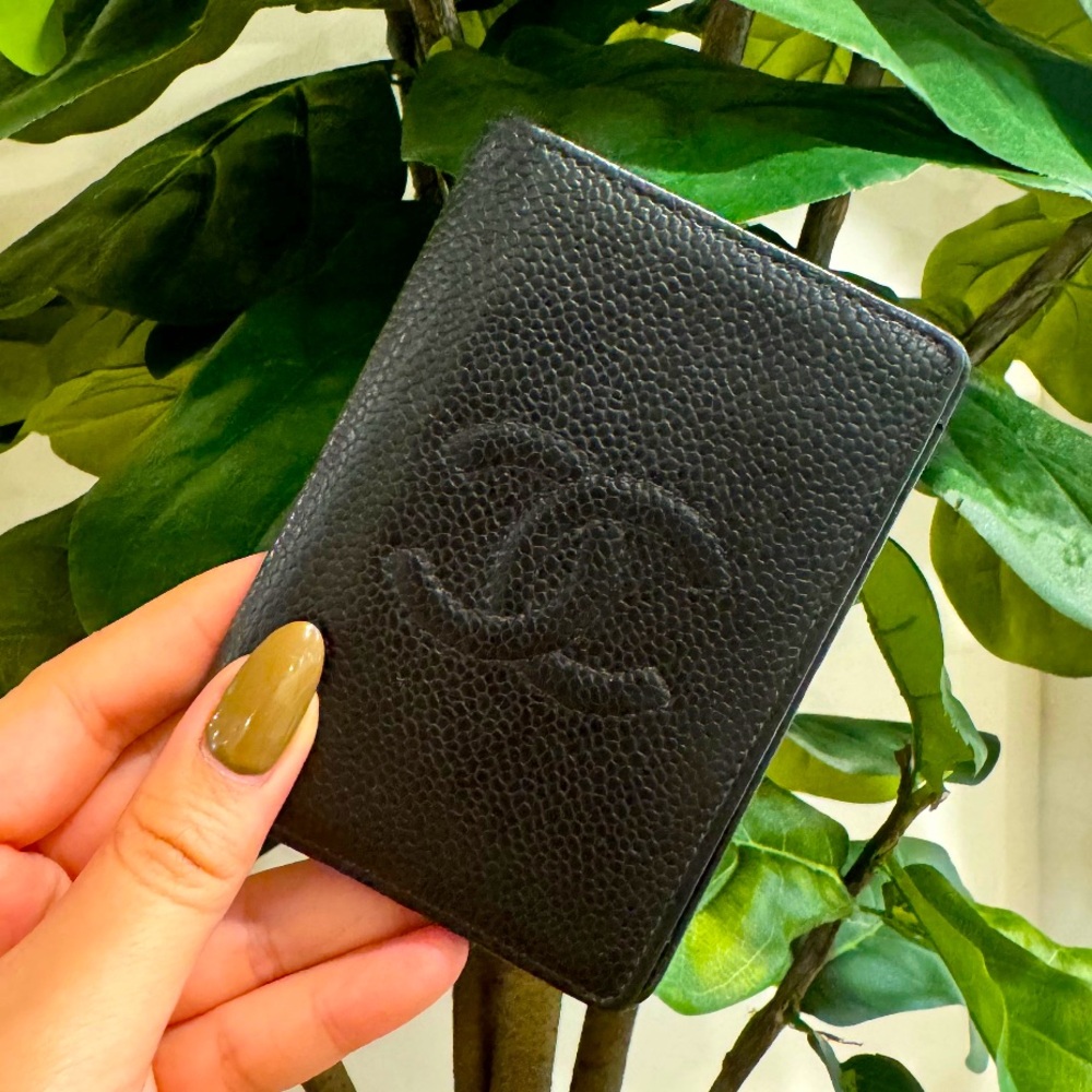 Auth CHANEL Caviar Card Wallet in Black